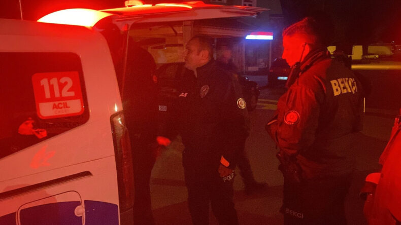 Sokak Ortasında Karısıyla Kavga Etti, G&ouml;zaltına Alındı