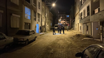 Sokak Ortasında Sırtından Vuruldu