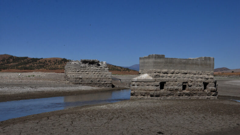 Tahtak&ouml;pr&uuml; Barajı dolunca Hicaz demir yolu su altında kaldı