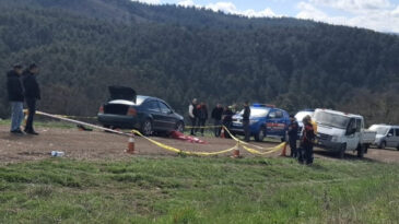 Tamir etmek istediği otomobilin altında kalarak &ouml;ld&uuml;