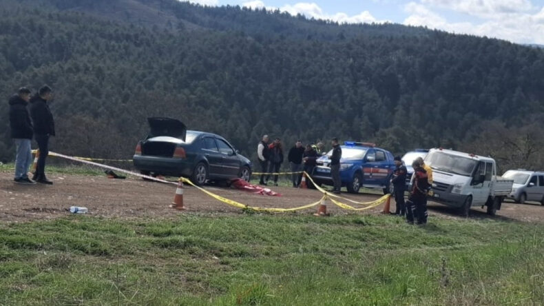 Tamir etmek istediği otomobilin altında kalarak öldü