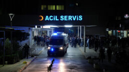 Tamir ettiği aracın altında öldü