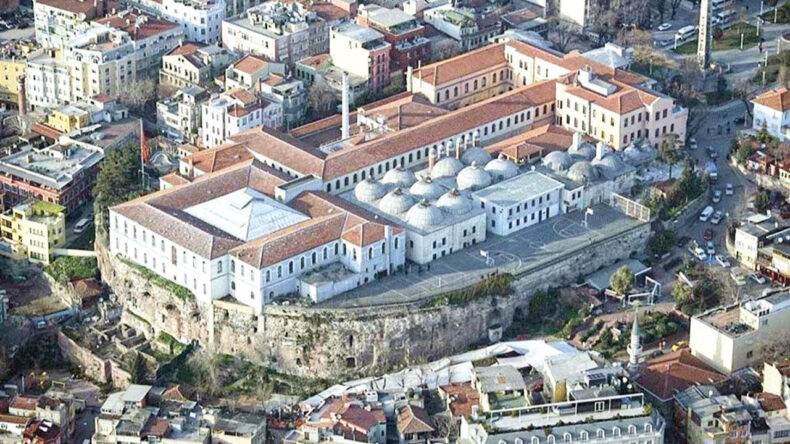 Tarihi meslek lisesini &uuml;niversite devralacak