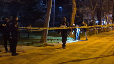 Tartışma Kavgaya D&ouml;nd&uuml;, Arkadaşını Silahla Vurdu