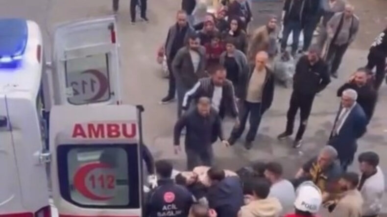 Tartıştığı grubun silahlı saldırısında &ouml;ld&uuml;r&uuml;ld&uuml;