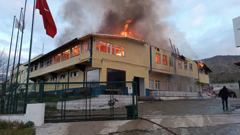 Tekstil Fabrikası Sabaha Karşı K&uuml;l Oldu