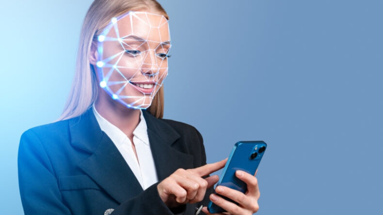 Telefonunda y&uuml;z tanıma sistemi kullananlar dikkat: Kolaylıkla aşılabiliyor