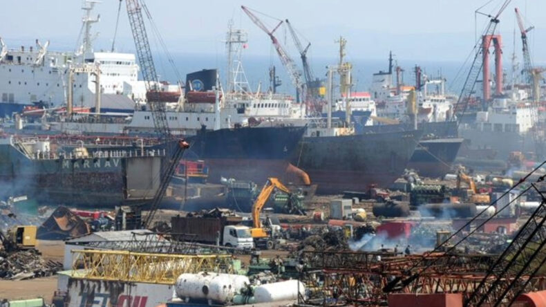 Tersanede &Uuml;zerine Par&ccedil;a D&uuml;şen 65 Yaşındaki İş&ccedil;i Hayatını Kaybetti