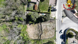 Toprak Kayması B&uuml;y&uuml;k Panik Yarattı