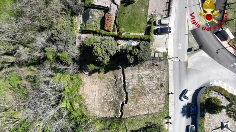 Toprak Kayması Büyük Panik Yarattı