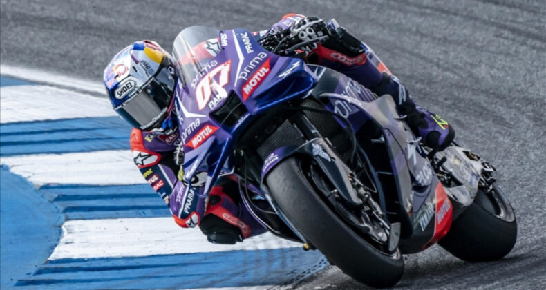 Toprak Razgatlıoğlu 19. başladığı yarışı 19. bitirdi