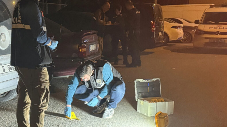 Trafikte bı&ccedil;aklı dehşet! 2 kişi yaralandı