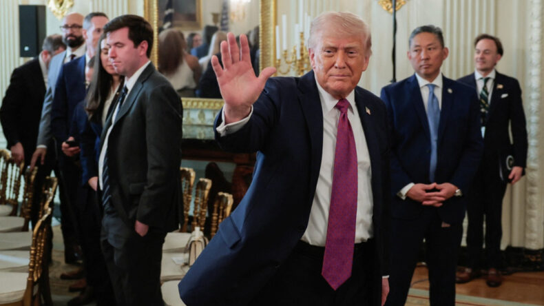 Trump: İran mali olarak &ccedil;&ouml;kt&uuml;