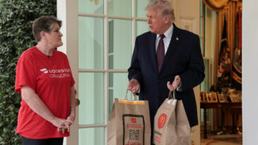 Trump, Kurye ile Basın Toplantısı Yaptı