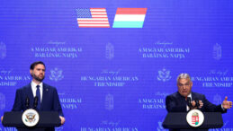 Trump'ın Sağ Kolundan Se&ccedil;im &Ouml;ncesi Kritik Ziyaret