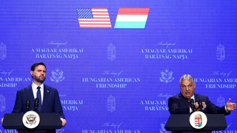 Trump'ın Sağ Kolundan Se&ccedil;im &Ouml;ncesi Kritik Ziyaret