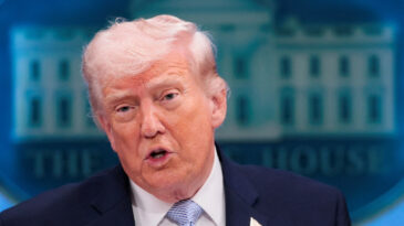 Trump'tan İran'a yeni tehdit: Anlaşmaya varamazlarsa onlar i&ccedil;in &ccedil;ok acı verici olacak