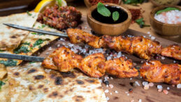 Turisti B&ouml;yle Dolandırdılar: 91 Bin TL'ye Şiş Kebabı Satıldı