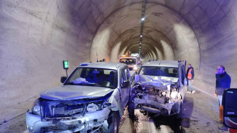 T&uuml;nelde Kaza: 7 Yaralı