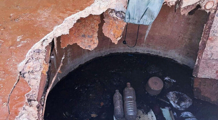 Tuvalet &ccedil;&ouml;kt&uuml;, saatlerce dışkının i&ccedil;inde mahsur kaldı