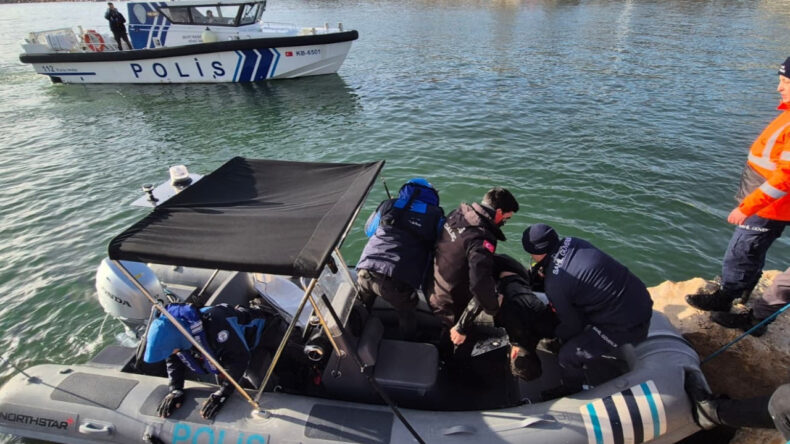 Van G&ouml;l&uuml;&rsquo;nde kaybolan gen&ccedil;ten acı haber: Cansız bedeni bulundu