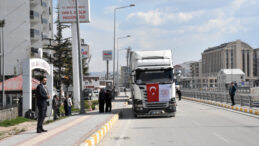 Yardım Tırları İran'a Uğurlandı