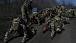 Yeni askerlere cephede ilk eğitim verildi