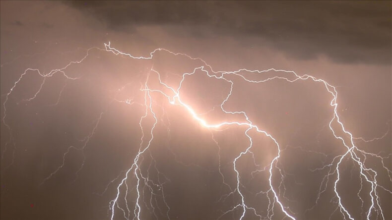 Yıldırımlar 14 Kişiyi &Ouml;ld&uuml;rd&uuml;