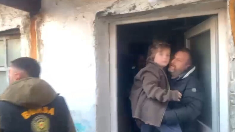 Yıllarca Harabede Saklanan &Ccedil;ocuk Almanya'ya G&ouml;nderilecek