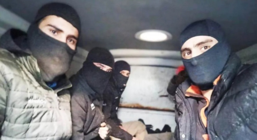 Yunanistan adına çalışan maskeli göçmenler