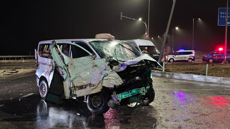 Zincirleme kazada can pazarı: 5 kişi yaralandı